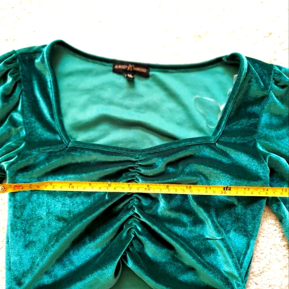 Emerald Green velvet style long sleeve crop top almost famous medium ribbed - Picture 5 of 9